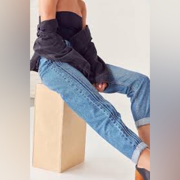 Urban Outfitters BDG Mom Jean - Pintuck Size-24 - Picture 4 of 6